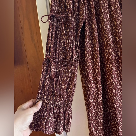 Doen Buttercup Mini Dress in Wine Winter Ditsy Floral Print - Picture 4 of 13